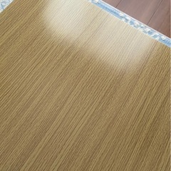 ブラウンローテーブルの画像