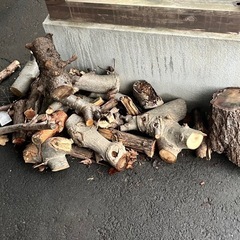 【ただいま取引中の為受付止めます。】薪などにいかがですか？の画像