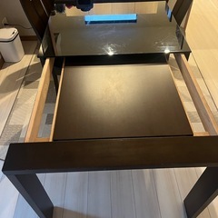 伸長式ダイニングテーブルの画像