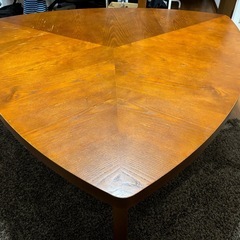 ダイニングテーブル 幅135cm 三角形 収納棚付の画像