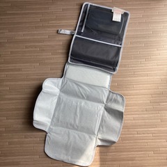 munchkin オムツ替えシート、ポーチの画像