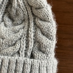 ベビーニット帽　お洒落なブルーのポンポンの画像