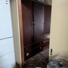 大型収納家具を引き取ってくださる方 食器棚 タンス の画像