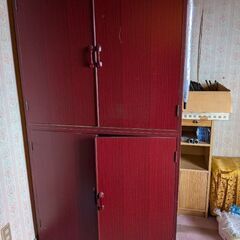 大型収納家具を引き取ってくださる方 食器棚 タンス の画像