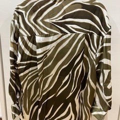  ZARAサテンシャツ　
の画像
