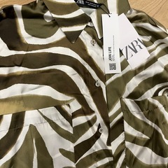  ZARAサテンシャツ　
の画像
