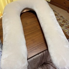 U字抱き枕の画像