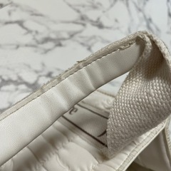 ハンドバッグ 白の画像