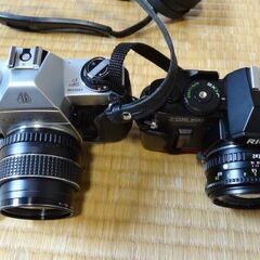 レンズ付きフィルム一眼レフカメラ2台の画像