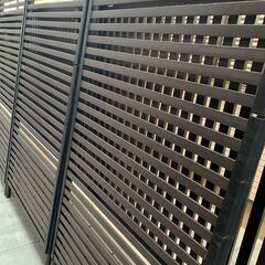 [美品] 屋外フェンス・目隠しフェンス　横90・縦ポールの長さ170～180ｃｍ位・1枚の価格ですの画像