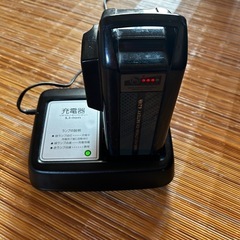 ヤマハPAS電気自転車用バッテリーと充電器の画像