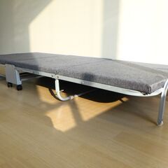 折りたたみベッド（グレー）【小金井市民限定】（小金井市再生家具）品番：12-02-08 ※新規優先の画像