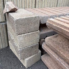 先着順にて商談開始します。もらってくれる方探してます！コンクリートブロックの画像