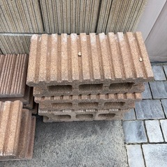 先着順にて商談開始します。もらってくれる方探してます！コンクリートブロックの画像
