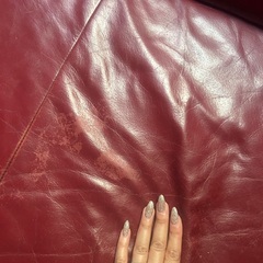 ニトリの赤いソファーの画像