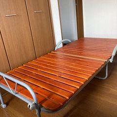 折りたたみベッドの画像