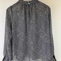 【値下げ】【セット販売】ロングベスト（ジレ）と花柄ブラウスの画像