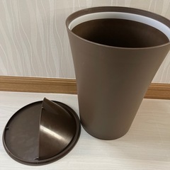 ゴミ箱の画像