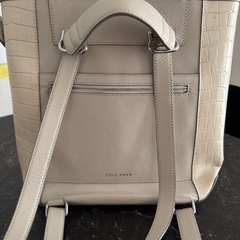 美品✨使用1〜2回のみ／COLE HAAN 本革コンバーチブルバックパック／A4収納可／ベージュ／本体のみ の画像
