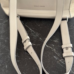美品✨使用1〜2回のみ／COLE HAAN 本革コンバーチブルバックパック／A4収納可／ベージュ／本体のみ の画像