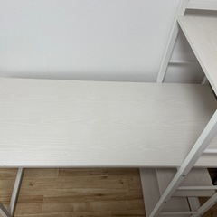 パソコンデスクの画像