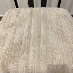 ダイニングでチェアー1脚(計2脚あります)の画像