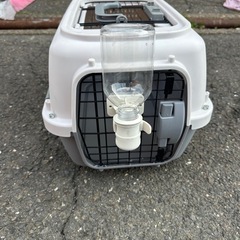 ペット用のハードキャリーケースの画像