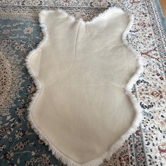 コストコ　フェイクファーラグ　オフホワイト　99×60cm ムートンの画像