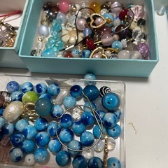 手芸パーツ大量の画像