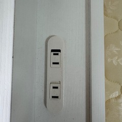 【多数のメッセージありがとうございました、返信できなくてすみません】セミダブルベッド(3年使用)の画像