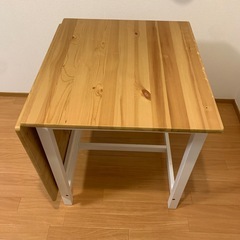 『お取引決定済み』傷ありIKEA折り畳みテーブルの画像