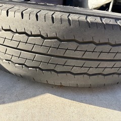 ハイエース　タイヤ　純正タイヤ
　の画像