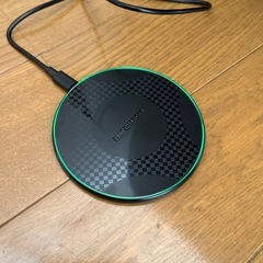 iPhone ワイヤレス充電器　インジケーターライト付き　置く充電器の画像