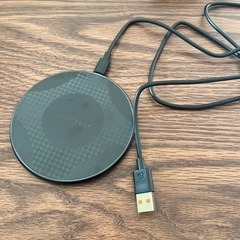 iPhone ワイヤレス充電器　インジケーターライト付き　置く充電器の画像