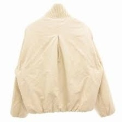 ZARA 白　アウター　ダウンの画像
