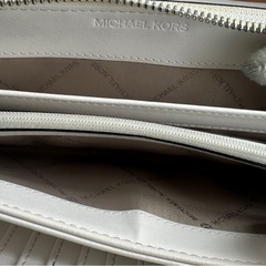 Michael Kors マイケルコース ラウンドファスナー長財布 MK柄 総柄 PVCレザー ホワイト系 の画像
