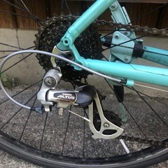 bianchi クロスバイク 空気入れ チェーンロック 付き　の画像