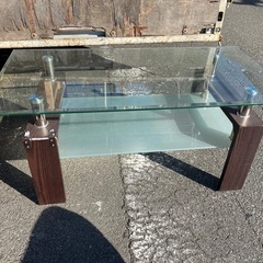 ガラステーブル　ジャンク扱い　足部分補修あり！の画像