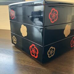 【中古】かわいらしい梅模様　三段重箱の画像