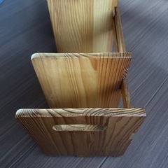 木のスライド式本棚の画像