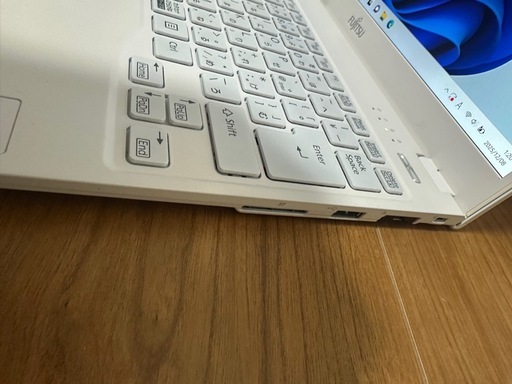 Full HD-富士通 UH55／B3 W11 i3-7130U (2.7GHz)／4GB／SSD128GB／13.3インチ