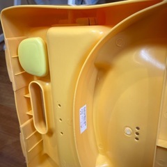 Aprica ベビーバスチェア 黄色の画像