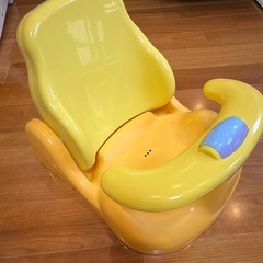 Aprica ベビーバスチェア 黄色の画像