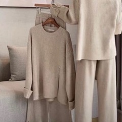 新品❤️ エレガントな新しいカジュアルセット、ワイドレッグのロングパンツとハイトネックの画像