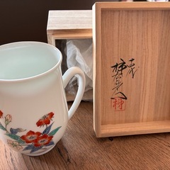 柿右衛門窯の酒器とマグカップの画像