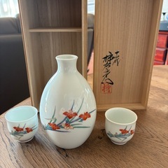 柿右衛門窯の酒器とマグカップの画像