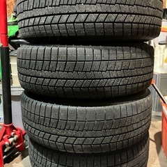 中古のアルミホイールスタッドレスタイヤ4本195/65R15 114.3 5Hの画像
