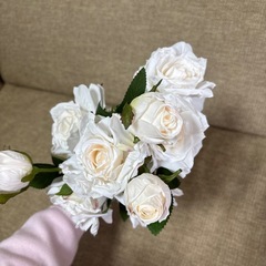 白薔薇 造花の画像