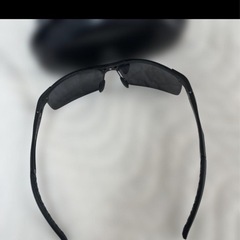 スポーティー ブラック サングラス ケース付きの画像