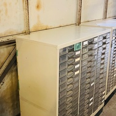 事務 引き出し 棚 2セットの画像